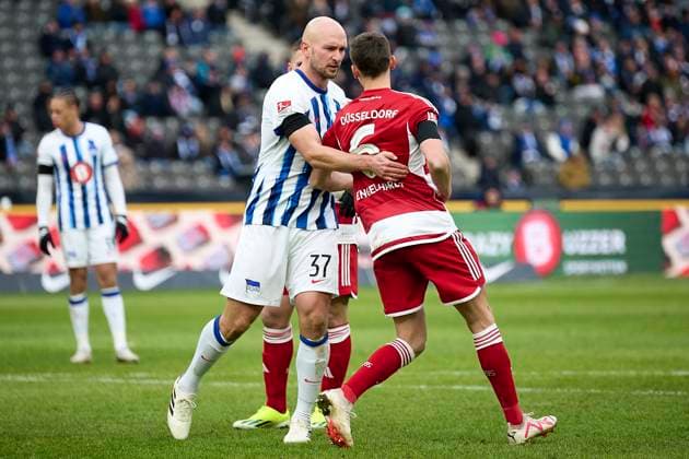Toni Leistner Hertha BSC, 37 , Yannik Engelhardt Fortuna Duesseldorf, 06 , GER, Hertha BSC vs Fortuna Duesseldorf, Soccer Men, 2 Bundesliga, Season 2023 2024, Matchday 18, 21 01 2024 DFL REGULATES PROHIBIT ANY USE OF PHOTOGRAPHS AS IMAGE SEQUENCES AND OR QUASI VIDEO GER, Hertha BSC vs Fortuna Duesseldorf, Soccer men, 2 Bundesliga, Season 2023 2024, 18 Matchday, 21 01 2024 Berlin Copyright: xEibner-Pressefotox xClaudiusxRauchx EP_CRH