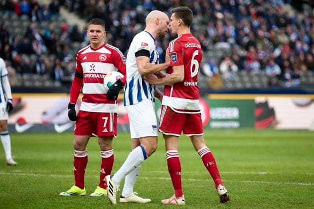 Toni Leistner Hertha BSC, 37 , Yannik Engelhardt Fortuna Duesseldorf, 06 , GER, Hertha BSC vs Fortuna Duesseldorf, Soccer Men, 2 Bundesliga, Season 2023 2024, Matchday 18, 21 01 2024 DFL REGULATES PROHIBIT ANY USE OF PHOTOGRAPHS AS IMAGE SEQUENCES AND OR QUASI VIDEO GER, Hertha BSC vs Fortuna Duesseldorf, Soccer men, 2 Bundesliga, Season 2023 2024, 18 Matchday, 21 01 2024 Berlin Copyright: xEibner-Pressefotox xClaudiusxRauchx EP_CRH