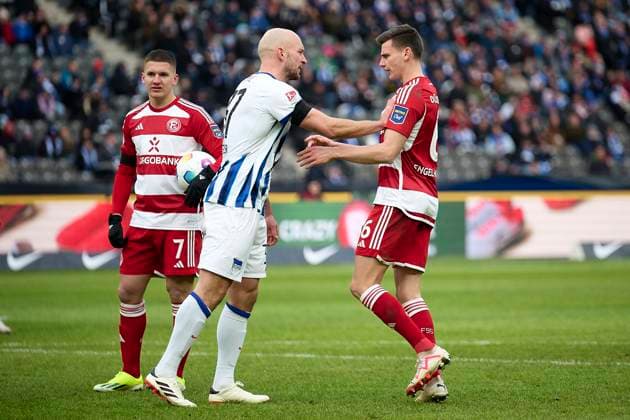 Toni Leistner Hertha BSC, 37 , Yannik Engelhardt Fortuna Duesseldorf, 06 , GER, Hertha BSC vs Fortuna Duesseldorf, Soccer Men, 2 Bundesliga, Season 2023 2024, Matchday 18, 21 01 2024 DFL REGULATES PROHIBIT ANY USE OF PHOTOGRAPHS AS IMAGE SEQUENCES AND OR QUASI VIDEO GER, Hertha BSC vs Fortuna Duesseldorf, Soccer men, 2 Bundesliga, Season 2023 2024, 18 Matchday, 21 01 2024 Berlin Copyright: xEibner-Pressefotox xClaudiusxRauchx EP_CRH
