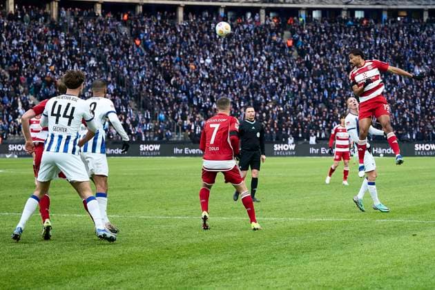 Header by Emmanuel Iyoha Fortuna Duesseldorf, 19 , GER, Hertha BSC vs Fortuna Duesseldorf, Soccer Men, 2 Bundesliga, Season 2023 2024, Matchday 18, 21 01 2024 DFL REGULATIONS PROHIBIT ANY USE OF PHOTOGRAPHS AS IMAGE SEQUENCES AND OR QUASI VIDEO GER, Hertha BSC vs Fortuna Duesseldorf, Soccer Men, 2 Bundesliga, Season 2023 2024, Matchday 18, 21 01 2024 Berlin Copyright: xEibner-Pressefotox xClaudiusxRauchx EP_CRH