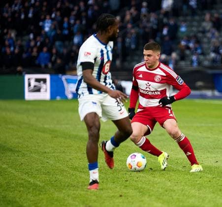 Deyovaisio Zeefuik Hertha BSC, 34 , Christos Tzolis Fortuna Duesseldorf, 07 , GER, Hertha BSC vs Fortuna Duesseldorf, Soccer Men, 2 Bundesliga, Season 2023 2024, Matchday 18, 21 01 2024 DFL REGULATES PROHIBIT ANY USE OF PHOTOGRAPHS AS IMAGE SEQUENCES AND OR QUASI VIDEO GER, Hertha BSC vs Fortuna Duesseldorf, Soccer men, 2 Bundesliga, Season 2023 2024, 18 Matchday, 21 01 2024 Berlin Copyright: xEibner-Pressefotox xClaudiusxRaux EP_CRH