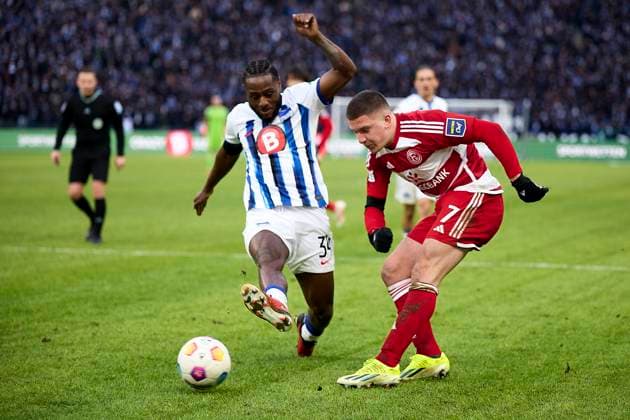 Deyovaisio Zeefuik Hertha BSC, 34 , Christos Tzolis Fortuna Duesseldorf, 07 , GER, Hertha BSC vs Fortuna Duesseldorf, Soccer Men, 2 Bundesliga, Season 2023 2024, Matchday 18, 21 01 2024 DFL REGULATES PROHIBIT ANY USE OF PHOTOGRAPHS AS IMAGE SEQUENCES AND OR QUASI VIDEO GER, Hertha BSC vs Fortuna Duesseldorf, Soccer men, 2 Bundesliga, Season 2023 2024, 18 Matchday, 21 01 2024 Berlin Copyright: xEibner-Pressefotox xClaudiusxRauchx EP_CRH