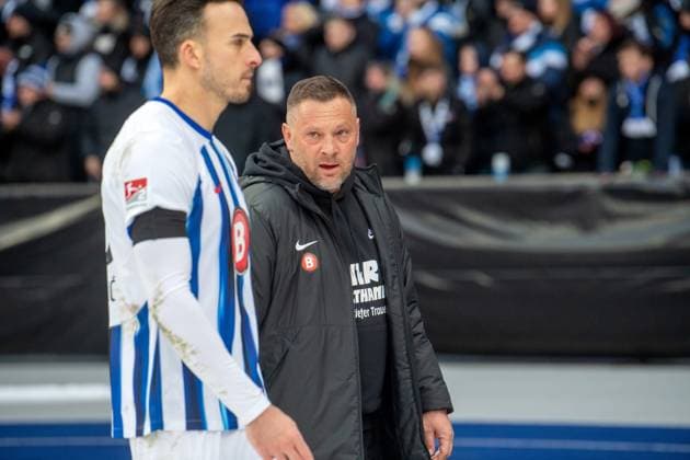 Football, Men, Season 2023 2024, 2 Bundesliga 18 Matchday , Hertha BSC Fortuna Düsseldorf, Commemoration of the late President Kay Bernstein Hertha BSC , in the picture from l Haris Tabakovic Hertha BSC , Coach Pal Dardai Hertha BSC after the final whistle, 21 01 2024, Copyright: xMatthiasxKochx