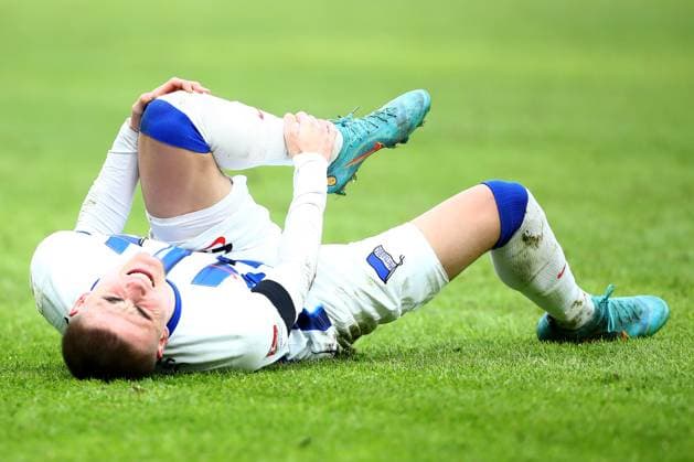 21 01 2024, xtgx, Soccer 2 Bundesliga, Hertha BSC Berlin Fortuna Duesseldorf emspor, v l Marten Winkler Hertha BSC Berlin injured injury with pain on the ground DFL DFB REGULATIONS PROHIBIT ANY USE OF PHOTOGRAPHS as IMAGE SEQUENCES and or QUASI VIDEO Berlin
