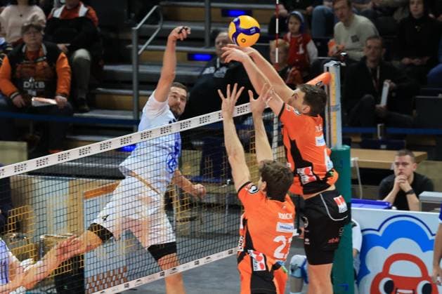 DEU, DVV, 1 VBL, BR Volleys vs VFB Friredrichshafen, 21 01 2024, Max Schmeling Halle, Berlin, DEU, DVV, 1 VBL, BR Volleys vs VFB Friredrichshafen, in the picture Johannes Tille BR Volleys 6 , Tobias Krick BR Volleys 21 , Tim Peter Friedrichshafen 4 Photo Juergen Engler nordphoto GmbH nordphotoxGmbHx xEngler nph00076