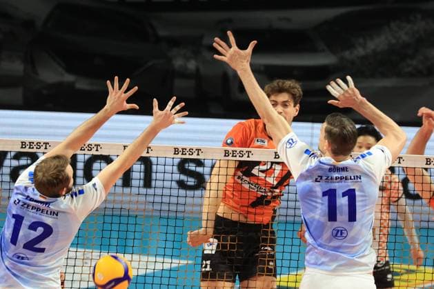 DEU, DVV, 1 VBL, BR Volleys vs VFB Friredrichshafen, 21 01 2024, Max Schmeling Halle, Berlin, DEU, DVV, 1 VBL, BR Volleys vs VFB Friredrichshafen, in the picture Tobias Krick BR Volleys 21 , Jan Fornal Friedrichshafen 12 , Marcus Boehme Friedrichshafen 11 Photo Juergen Engler nordphoto GmbH nordphotoxGmbHx xEngler nph00076