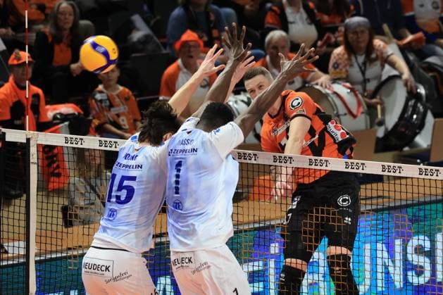 DEU, DVV, 1 VBL, BR Volleys vs VFB Friredrichshafen, 21 01 2024, Max Schmeling Halle, Berlin, DEU, DVV, 1 VBL, BR Volleys vs VFB Friredrichshafen, in the picture Marek Sotola BR Volleys 17 , Jackson Young Friedrichshafen 15 , Jose Israel Masso Alvarez Friedrichshafen 1 Photo Juergen Engler nordphoto GmbH nordphotoxGmbHx xEngler nph00076