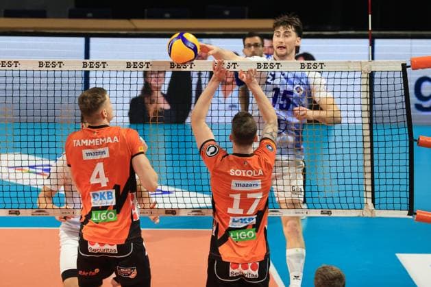 DEU, DVV, 1 VBL, BR Volleys vs VFB Friredrichshafen, 21 01 2024, Max Schmeling Halle, Berlin, DEU, DVV, 1 VBL, BR Volleys vs VFB Friredrichshafen, in the picture Timo Tammemaa BR Volleys 4 , Marek Sotola BR Volleys 17 , Jackson Young Friedrichshafen 15 Photo Juergen Engler nordphoto GmbH nordphotoxGmbHx xEngler nph00076