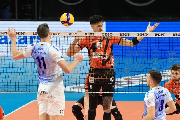 DEU, DVV, 1 VBL, BR Volleys vs VFB Friredrichshafen, 21 01 2024, Max Schmeling Halle, Berlin, DEU, DVV, 1 VBL, BR Volleys vs VFB Friredrichshafen, in the picture Neheimjah Mote BR Volleys 5 , Marcus Boehme Friedrichshafen 11 , Aleksa Batak Friedrichshafen 8 Photo Juergen Engler nordphoto GmbH nordphotoxGmbHx xEngler nph00076