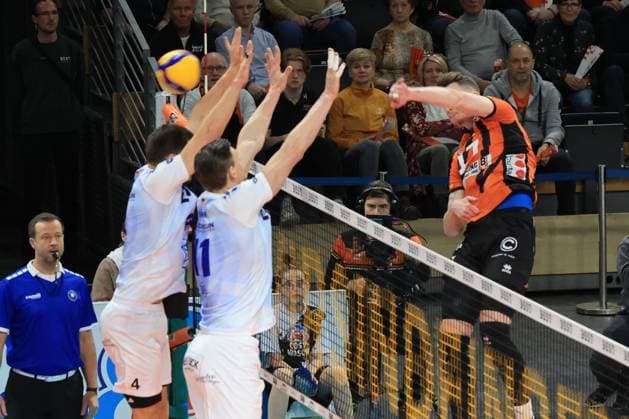 DEU, DVV, 1 VBL, BR Volleys vs VFB Friredrichshafen, 21 01 2024, Max Schmeling Halle, Berlin, DEU, DVV, 1 VBL, BR Volleys vs VFB Friredrichshafen, in the picture Marek Sotola BR Volleys 17 , Tim Peter Friedrichshafen 4 , Marcus Boehme Friedrichshafen 11 Photo Juergen Engler nordphoto GmbH nordphotoxGmbHx xEngler nph00076