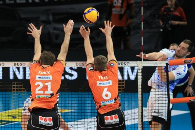 DEU, DVV, 1 VBL, BR Volleys vs VFB Friredrichshafen, 21 01 2024, Max Schmeling Halle, Berlin, DEU, DVV, 1 VBL, BR Volleys vs VFB Friredrichshafen, in the picture Tobias Krick BR Volleys 21 , Johannes Tille BR Volleys 6 , Marcus Boehme Friedrichshafen 11 Photo Juergen Engler nordphoto GmbH nordphotoxGmbHx xEngler nph00076