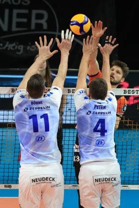 DEU, DVV, 1 VBL, BR Volleys vs VFB Friredrichshafen, 21 01 2024, Max Schmeling Halle, Berlin, DEU, DVV, 1 VBL, BR Volleys vs VFB Friredrichshafen, in the picture Ruben Schott BR Volleys 13 , Marcus Boehme Friedrichshafen 11 , Tim Peter Friedrichshafen 4 Photo Juergen Engler nordphoto GmbH nordphotoxGmbHx xEngler nph00076