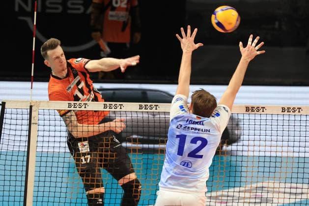 DEU, DVV, 1 VBL, BR Volleys vs VFB Friredrichshafen, 21 01 2024, Max Schmeling Halle, Berlin, DEU, DVV, 1 VBL, BR Volleys vs VFB Friredrichshafen, in the picture Marek Sotola BR Volleys 17 , Jan Fornal Friedrichshafen 12 Photo Juergen Engler nordphoto GmbH nordphotoxGmbHx xEngler nph00076
