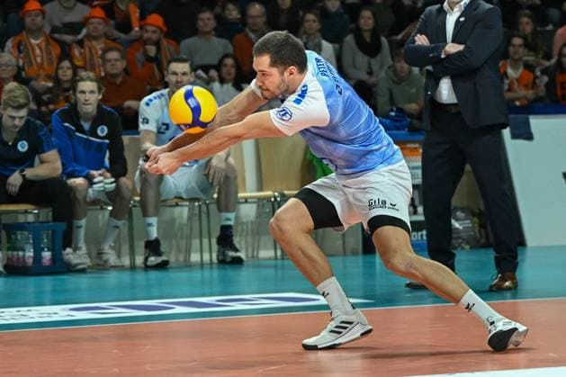 Berlin, Germany January 21, 2024 1 VBL 2023 2024 Berlin Recycling Volleys vs VfB Friedrichshafen In the picture ball reception Tim Peter VfB Friedrichshafen Copyright: xFotostandx xReuhlx