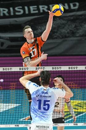 Berlin, Germany January 21, 2024 1 VBL 2023 2024 Berlin Recycling Volleys vs VfB Friedrichshafen Pictured from left in a duel Marek Sotola BR Volleys , Jackson Young VfB Friedrichshafen Copyright: xFotostandx xReuhlx
