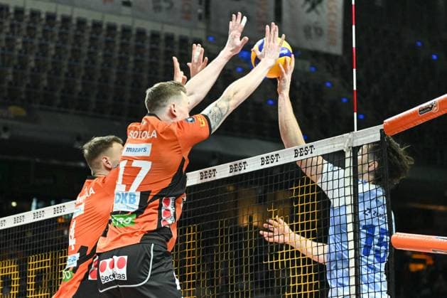Berlin, Germany January 21, 2024 1 VBL 2023 2024 Berlin Recycling Volleys vs VfB Friedrichshafen Pictured from left in a duel Timo Tammemaa BR Volleys , Marek Sotola BR Volleys , Jackson Young VfB Friedrichshafen Copyright: xFotostandx xReuhlx