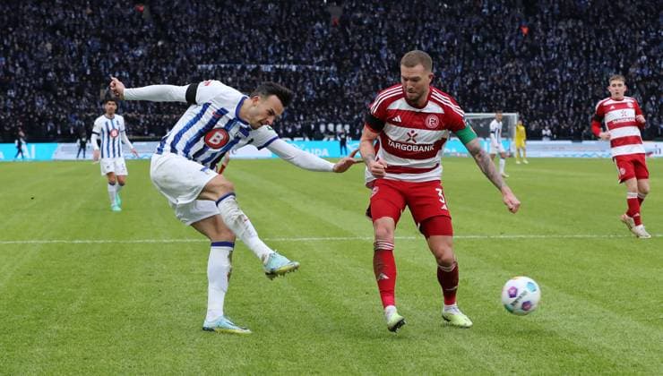 Haris Tabakovic, Andre Hoffmann duel match scene action sport soccer soccer DFL 2 Bundesliga Men 18 Matchday Season 2023 2024 21 01 2024 Hertha BSC Berlin vs Fortuna Düsseldorf DFL regulations prohibit any use of photographs as image sequences and or quasi video