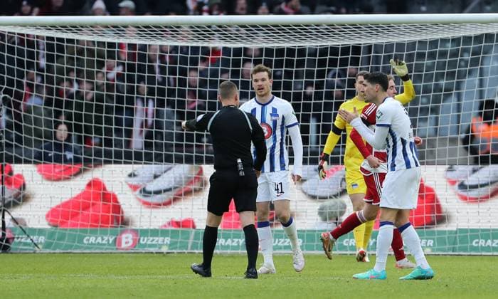Referee Dr Robert Kampka gives penalty kick against Berlin Sport Football Soccer DFL 2 Bundesliga Men 18 Matchday Season 2023 2024 21 01 2024 Hertha BSC Berlin vs Fortuna Düsseldorf DFL regulations prohibit any use of photographs as image sequences and or quasi video