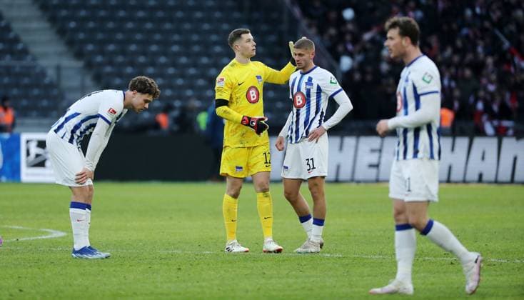 Linus Gechter, goalkeeper Tjark Ernst, Marton Dardai, Pascal Klemens disappointed after the end of the match Disappointment Sport Soccer Football DFL 2 Bundesliga Men 18 Matchday Season 2023 2024 21 01 2024 Hertha BSC Berlin vs Fortuna Düsseldorf DFL regulations prohibit any use of photographs as image sequences and or quasi video