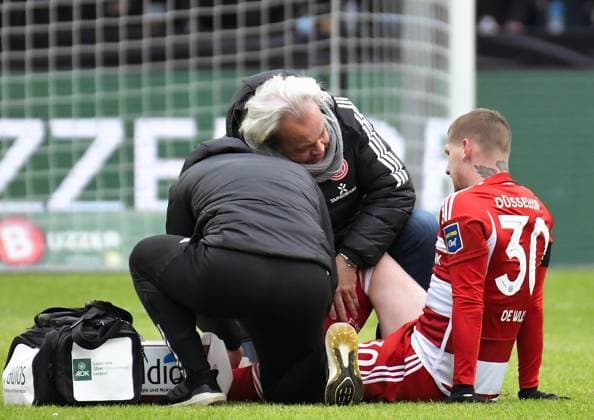 Soccer 2 Bundesliga, Hertha BSC Fortuna Duesseldorf 21 01 2024, xdanx, Soccer 2 Bundesliga, Hertha BSC Fortuna Duesseldorf, v l Jordy de Wijs Fortuna Duesseldorf 30 , is treated injured on the ground DFL DFB REGULATIONS PROHIBIT ANY USE OF PHOTOGRAPHS as IMAGE SEQUENCES and or QUASI VIDEO Photo Daniel Lakomski Mix1 Berlin Olympiastadion Berlin Berlin Germany EN Copyright: xDanielxLakomskix