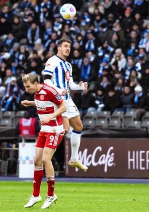 Soccer 2 Bundesliga, Hertha BSC Fortuna Duesseldorf 21 01 2024, xdanx, Soccer 2 Bundesliga, Hertha BSC Fortuna Duesseldorf, v l Vincent Vermeij Fortuna Duesseldorf 9 ,Marc Oliver Kempf Hertha BSC 20 ,Zweikampf, Duell, Kampf, tackle DFL DFB REGULATIONS PROHIBIT ANY USE OF PHOTOGRAPHS as IMAGE SEQUENCES and or QUASI VIDEO Foto Daniel Lakomski Mix1 Berlin Olympiastadion Berlin Berlin Berlin Deutschland DE Copyright: xDanielxLakomskix
