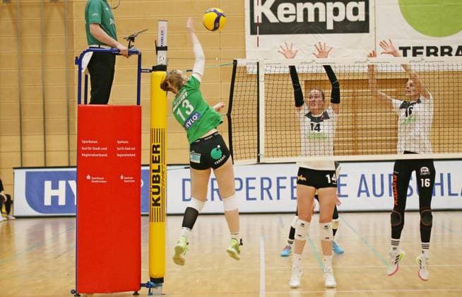 21 01 2024, xmohx, Volleyball 2 Bundesliga Süd, proWIN Volleys TV Holz DJK Sportbund München Ost emspor, f l Lilli Anna Schwarzkopf Holz , Jana Wiesel and A Jovy Heuser München DFL DFB REGULATIONS PROHIBIT ANY USE OF PHOTOGRAPHS as IMAGE SEQUENCES and or QUASI VIDEO Saarbrücken