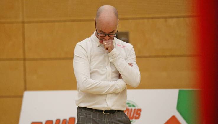 21 01 2024, xmohx, Volleyball 2 Bundesliga Süd, proWIN Volleys TV Holz DJK Sportbund München Ost emspor, v l Disappointed coach Alexander Hezareh Munich DFL DFB REGULATIONS PROHIBIT ANY USE OF PHOTOGRAPHS as IMAGE SEQUENCES and or QUASI VIDEO Saarbrücken