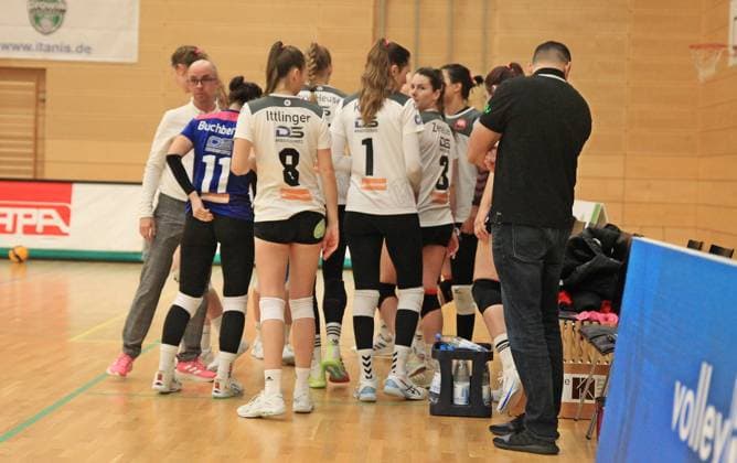 21 01 2024, xmohx, Volleyball 2 Bundesliga Süd, proWIN Volleys TV Holz DJK Sportbund München Ost emspor, v l Disappointed Munich team after the final whistle DFL DFB REGULATIONS PROHIBIT ANY USE OF PHOTOGRAPHS as IMAGE SEQUENCES and or QUASI VIDEO Saarbrücken