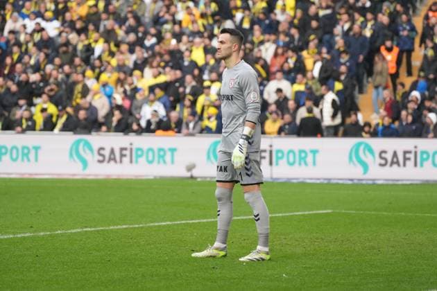 Goalkeeper Okan Kocuk of Samsunspor during the Turkish Super League match between Fenerbahce SK and Samsunspor at ULKER Stadium on January 21, 2024 in Istanbul, Turkey. Istanbul Turkey Copyright: xSeskimPhotox Fenerbahce-Samsunspor-21124 (201)