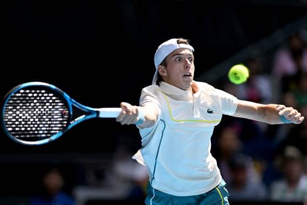 TENNIS AUSTRALIAN OPEN, Arthur Cazaux of France in action during his 4th round match against Hubert Hurkacz of Poland on Day 9 of the 2024 Australian Open at Melbourne Park in Melbourne, Monday, January 22, 2024. ( NO ARCHIVING, EDITORIAL USE ONLY, NO USE IN BOOKS WITHOUT CONSENT MELBOURNE VICTORIA AUSTRALIA  Copyright: xLUKASxCOCHx 20240122001892139434