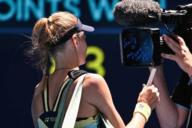 Dayana Yastremska (UKR) writes a message on a tv camera as she celebrates winning her fourth round match Australian Open, Day Nine, Tennis, Melbourne Park, Melbourne, Australia - 22 Jan 2024  Copyright: xJamesxGourley Shutterstockx 14306291ar
