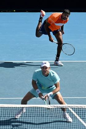 TENNIS AUSTRALIAN OPEN, Rohan Bopanna (top) of India in action during his 3rd round mens doubles match with Matthew Ebden of Australia against Wesley Koolhof of Netherlands and Nikola Mektic of Croatia on Day 9 of the 2024 Australian Open at Melbourne Park in Melbourne, Monday, January 22, 2024. ( NO ARCHIVING, EDITORIAL USE ONLY, NO USE IN BOOKS WITHOUT CONSENT MELBOURNE VICTORIA AUSTRALIA  Copyright: xLUKASxCOCHx 20240122001892161121
