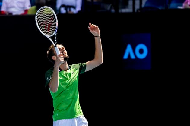 MELBOURNE, VIC - JANUARY 22: Daniil Medvedev of Russia shows his frustration during the 4th round of the 2024 Australian Open on January 22 2024, at Melbourne Park in Melbourne, Australia. (Photo by Jason Heidrich Icon Sportswire) TENNIS: JAN 22 Australian Open EDITORIAL USE ONLY Icon240122090