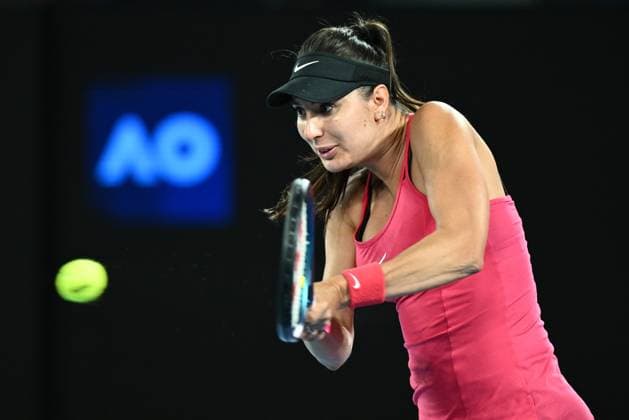 TENNIS AUSTRALIAN OPEN, Oceane Dodin of France in action during her 4th round match against Qinwen Zheng of China on Day 9 of the 2024 Australian Open at Melbourne Park in Melbourne, Monday, January 22, 2024. ( NO ARCHIVING, EDITORIAL USE ONLY, NO USE IN BOOKS WITHOUT CONSENT MELBOURNE VICTORIA AUSTRALIA  Copyright: xJOELxCARRETTx 20240122001892216589