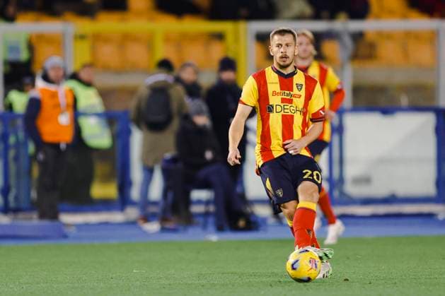 Serie a football match Lecce vs Juventus Lecce™s Albanian midfielder Ylber Ramadani controls the ball during the Serie A football match between Lecce and Juventus at the Via Del Mare Ettore Giardiniero Stadium in Lecce, southern Italy, on January 21, 2024. ABPH5329 Copyright: xAntonioxBalascox