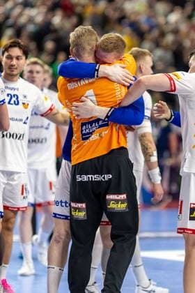 Handball I Men I Euro 2024 I Main Round I Group 1 I Croatia Iceland I 22 01 2024 Björgvin Pall Gustavsson 1, Iceland hugs Viktor Gisli Hallgrimsson 16, Iceland Cologne Lanxess Arena NRW Germany Copyright: xLobeca PatrickxSuephkex