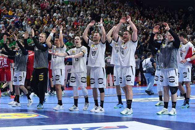 Men s EHF EURO 2024 Germany Hungary on 22 01 2024 at the Lanxess Arena in Cologne The German team celebrates victory with the fans xRx