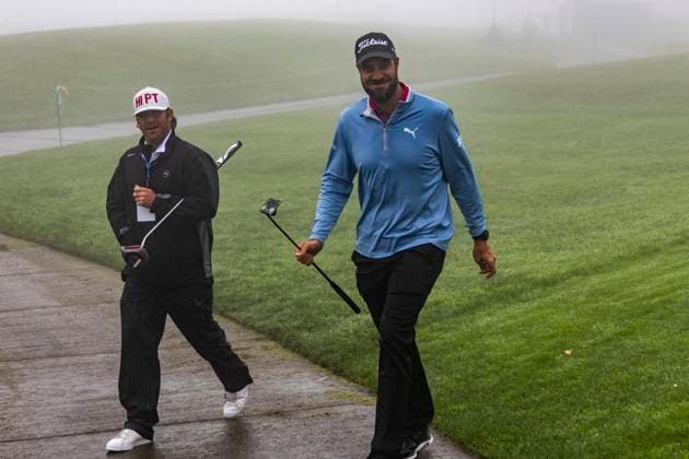LA JOLLA, CA - JANUARY 22: Tom Whitney walk the South Course and take putts on the greens on the first practice day before this week™s PGA, Golf Herren Tour Farmer™s Insurance Open, at Torrey Pines Golf Course, Monday, January 22, 2024, in La Jolla, California. (Photo by Tony Ding Icon Sportswire) GOLF: JAN 22 PGA Farmers Insurance Open EDITORIAL USE ONLY Icon46520240122011