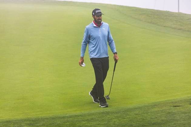 LA JOLLA, CA - JANUARY 22: Tom Whitney walk the South Course and take putts on the greens on the first practice day before this week™s PGA, Golf Herren Tour Farmer™s Insurance Open, at Torrey Pines Golf Course, Monday, January 22, 2024, in La Jolla, California. (Photo by Tony Ding Icon Sportswire) GOLF: JAN 22 PGA Farmers Insurance Open EDITORIAL USE ONLY Icon46520240122021