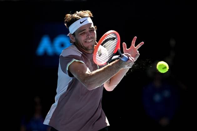 TENNIS AUSTRALIAN OPEN, Taylor Fritz of the USA plays a return shot during his quarter final match against Novak Djokovic of Serbia on Day 10 of the 2024 Australian Open at Melbourne Park in Melbourne, Tuesday, January 23, 2024. ( NO ARCHIVING, EDITORIAL USE ONLY, NO USE IN BOOKS WITHOUT CONSENT MELBOURNE VICTORIA AUSTRALIA  Copyright: xLUKASxCOCHx 20240123001892531040