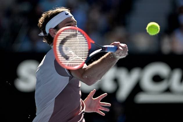 TENNIS AUSTRALIAN OPEN, Taylor Fritz of the USA plays a return shot during his quarter final match against Novak Djokovic of Serbia on Day 10 of the 2024 Australian Open at Melbourne Park in Melbourne, Tuesday, January 23, 2024. ( NO ARCHIVING, EDITORIAL USE ONLY, NO USE IN BOOKS WITHOUT CONSENT MELBOURNE VICTORIA AUSTRALIA  Copyright: xLUKASxCOCHx 20240123001892534462
