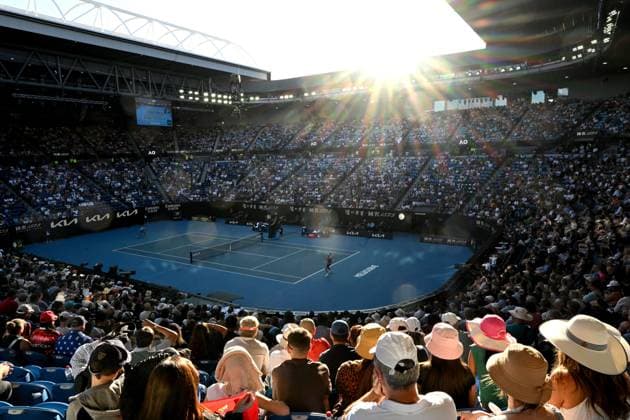 Sport Bilder des Tages TENNIS AUSTRALIAN OPEN, A general view of Rod Laver Arena during the quarter final match between Novak Djokovic of Serbia and Taylor Fritz of the USA on Day 10 of the 2024 Australian Open at Melbourne Park in Melbourne, Tuesday, January 23, 2024. ( NO ARCHIVING, EDITORIAL USE ONLY, NO USE IN BOOKS WITHOUT CONSENT MELBOURNE VICTORIA AUSTRALIA  Copyright: xLUKASxCOCHx 20240123001892552837