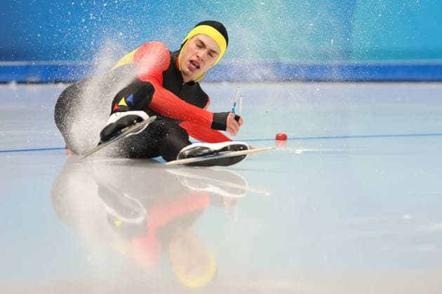 Sport Themen der Woche KW04 Sport Bilder des Tages (240123) -- GANGNEUNG, Jan. 23, 2024 -- Vlad Popa of Romania falls down after crossing the finish line during the men s 1500m Final of Speed skating, Eisschnelllauf event at the Gangwon 2024 Winter Youth Olympic Games, Olympische Spiele, Olympia, OS in Gangneung, South Korea, Jan. 23, 2024. ) (SP)SOUTH KOREA-GANGNEUNG-WINTER YOUTH OLYMPIC GAMES-SPEED SKATING-MEN-1500M XuxYanan 