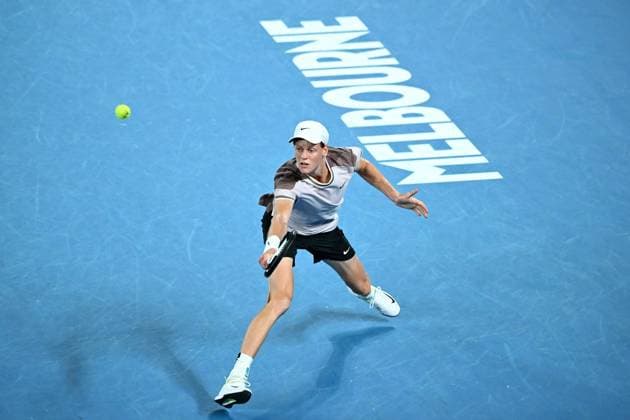 TENNIS AUSTRALIAN OPEN, Jannik Sinner of Italy plays a return shot during his quarter final match against Andrey Rublev of Russia on Day 10 of the 2024 Australian Open at Melbourne Park in Melbourne, Tuesday, January 23, 2024. ( NO ARCHIVING, EDITORIAL USE ONLY, NO USE IN BOOKS WITHOUT CONSENT MELBOURNE VICTORIA AUSTRALIA  Copyright: xJOELxCARRETTx 20240123001892594166