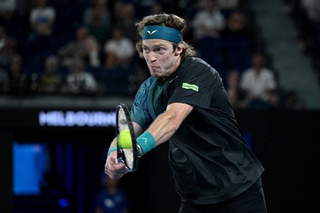 TENNIS AUSTRALIAN OPEN, Andrey Rublev of Russia plays a return shot during his quarter final match against Jannik Sinner of Italy on Day 10 of the 2024 Australian Open at Melbourne Park in Melbourne, Tuesday, January 23, 2024. ( NO ARCHIVING, EDITORIAL USE ONLY, NO USE IN BOOKS WITHOUT CONSENT MELBOURNE VICTORIA AUSTRALIA  Copyright: xLUKASxCOCHx 20240123001892603458