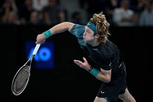 TENNIS AUSTRALIAN OPEN, Andrey Rublev of Russia serves during his quarter final match against Jannik Sinner of Italy on Day 10 of the 2024 Australian Open at Melbourne Park in Melbourne, Tuesday, January 23, 2024. ( NO ARCHIVING, EDITORIAL USE ONLY, NO USE IN BOOKS WITHOUT CONSENT MELBOURNE VICTORIA AUSTRALIA  Copyright: xLUKASxCOCHx 20240124001892633151