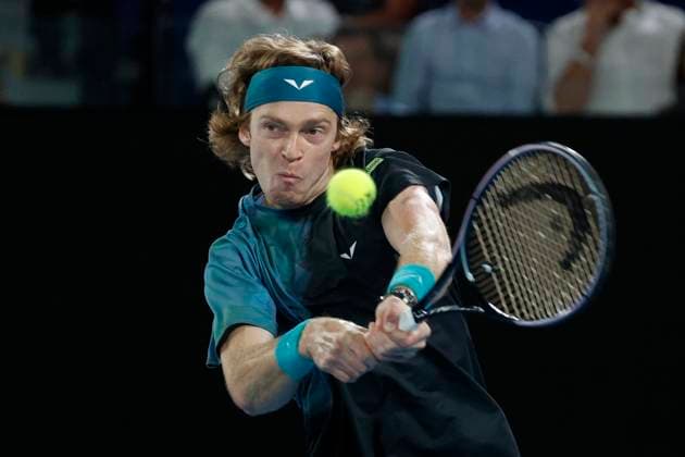 2024 Australian Open - Day 10 Andrey Rublev is in action during his quarterfinals match against Jannik Sinner of Italy on day 10 of the 2024 Australian Open at Melbourne Park in Melbourne, Australia, on January 23, 2024. Melbourne Victoria Australia  Copyright: xCiroxDexLucax originalFilename:deluca-2024aust240123_npVEe.jpg