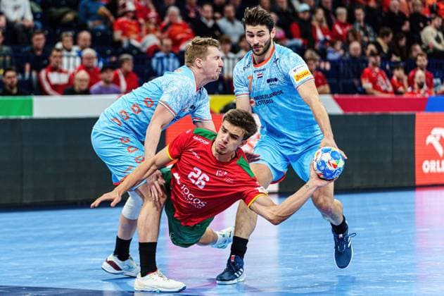 Ivar Stavast Netherlands, 03 , Francisco Costa Portugal, 26 , Robin Schoenaker Netherlands, 07 GER, Netherlands vs Portugal, Handball, Men, EHF Euro 2024, Main Round 2, Matchday 4, 23 01 2024 GER, Netherlands vs Portugal, Handball, Men, EHF Euro 2024, Main Round 2, Matchday 4, 23 01 2024 Hamburg Copyright: xEibner-Pressefoto MarcelxvonxFehrnx EP_MFN