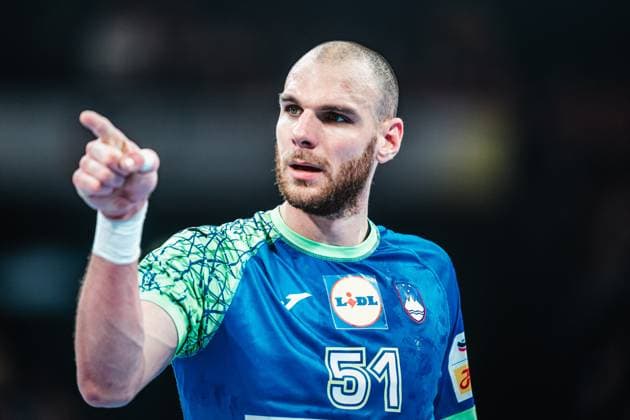 Handball Men EHF EURO 2024 European Championshop Men 2024 Final Tournament Slovenia vs Denmark 23 01 2024 Borut Mackovsek 51, Slovenia, SLO shows Hamburg Barclays Arena Hamburg Germany