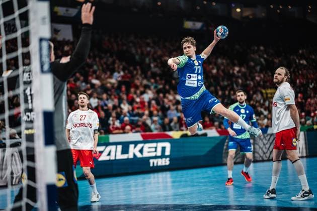Handball Men EHF EURO 2024 European Championshop Men 2024 Final Tournament Slovenia vs Denmark 23 01 2024 Domen Novak 77, Slovenia, SLO at goal throw Hamburg Barclays Arena Hamburg Germany